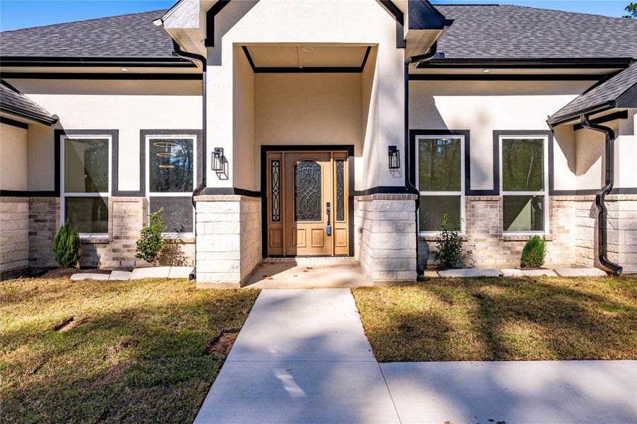 Exterior details and patio area of a home in , Dayton (Image 4).