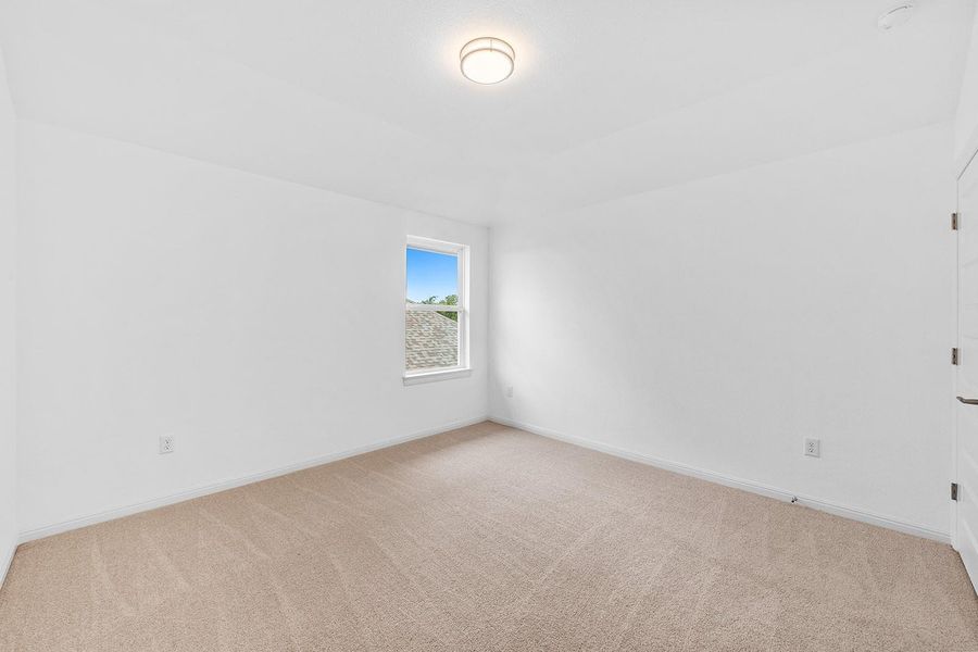 Spacious, unfurnished interior of a new home in The Hollows Canyon - 60', Lago Vista (Image 27).