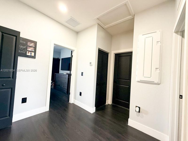 Spacious, unfurnished interior of a new home in , Coral Springs (Image 21).