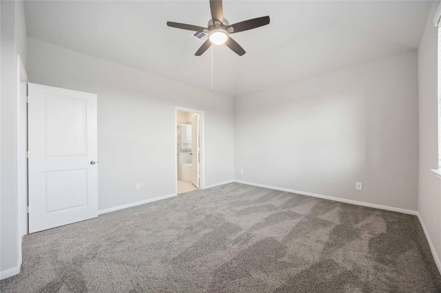 Spacious, unfurnished interior of a new home in Sunterra, Katy (Image 23).