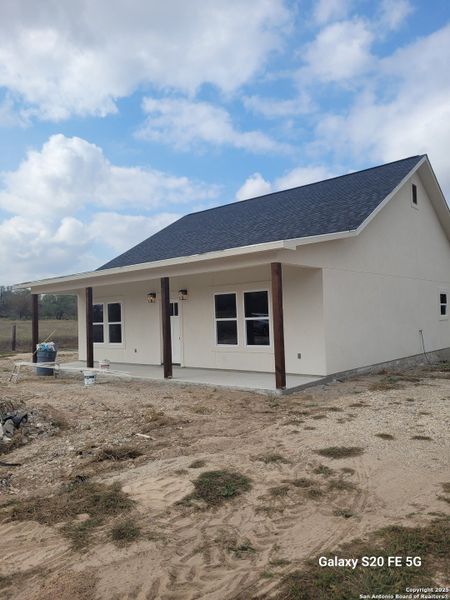 Exterior details and patio area of a home in , Floresville (Image 3).