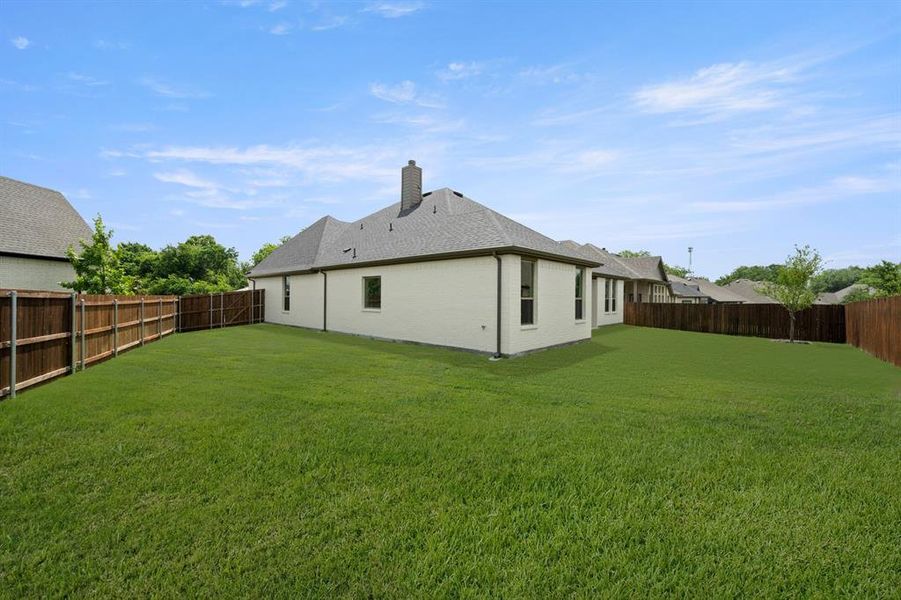 Exterior details and patio area of a home in Redden Farms - Phase 1, Midlothian (Image 3).