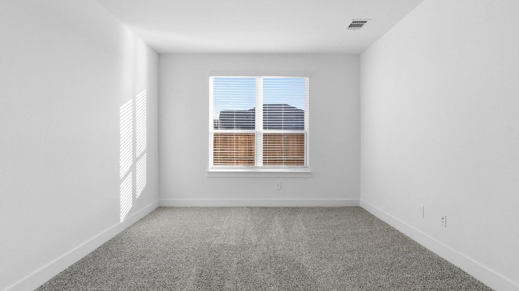 Spacious, unfurnished interior of a new home in Davis Harbor, League City (Image 20).