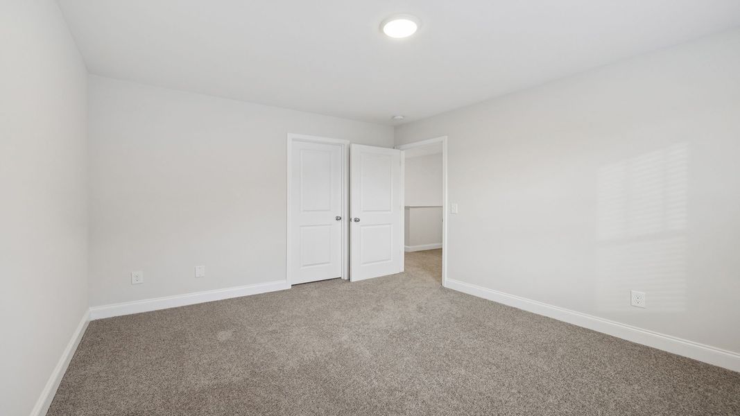 Spacious, unfurnished interior of a new home in Edgewood Estates, Piedmont (Image 24).