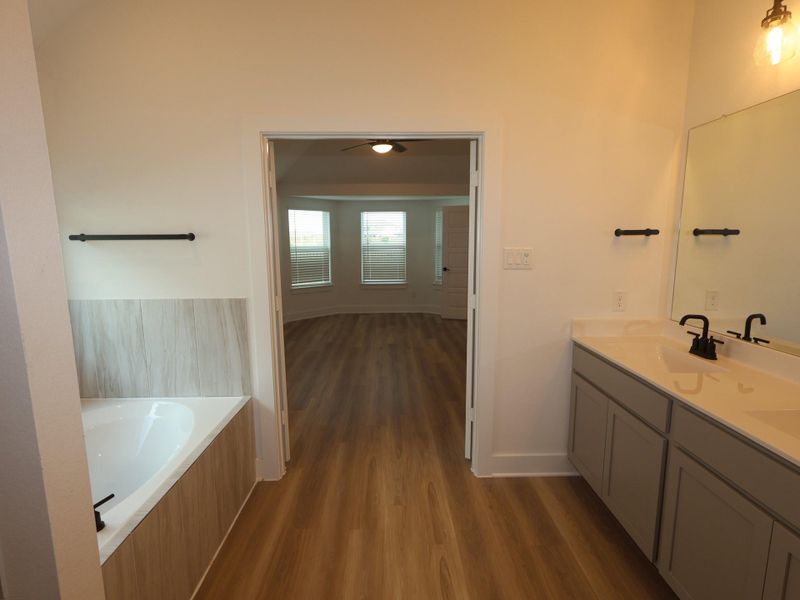 Furnished interior view inside a new home in Lago Mar, Santa Fe (Image 6). Furnished interior view inside a new home in Lago Mar, Santa Fe (Image 6).