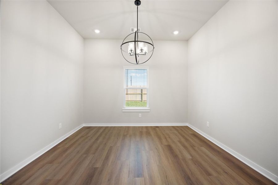 Spacious, unfurnished interior of a new home in Kendall Lakes, Alvin (Image 26). Spacious, unfurnished interior of a new home in Kendall Lakes, Alvin (Image 26).