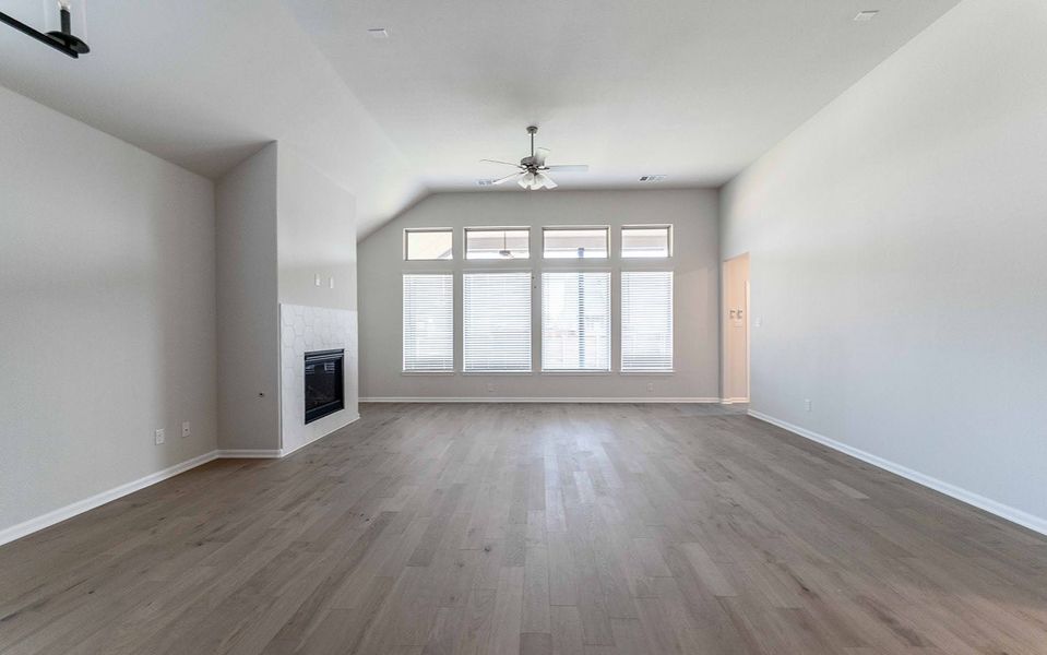 Spacious, unfurnished interior of a new home in Solterra, Mesquite (Image 12).