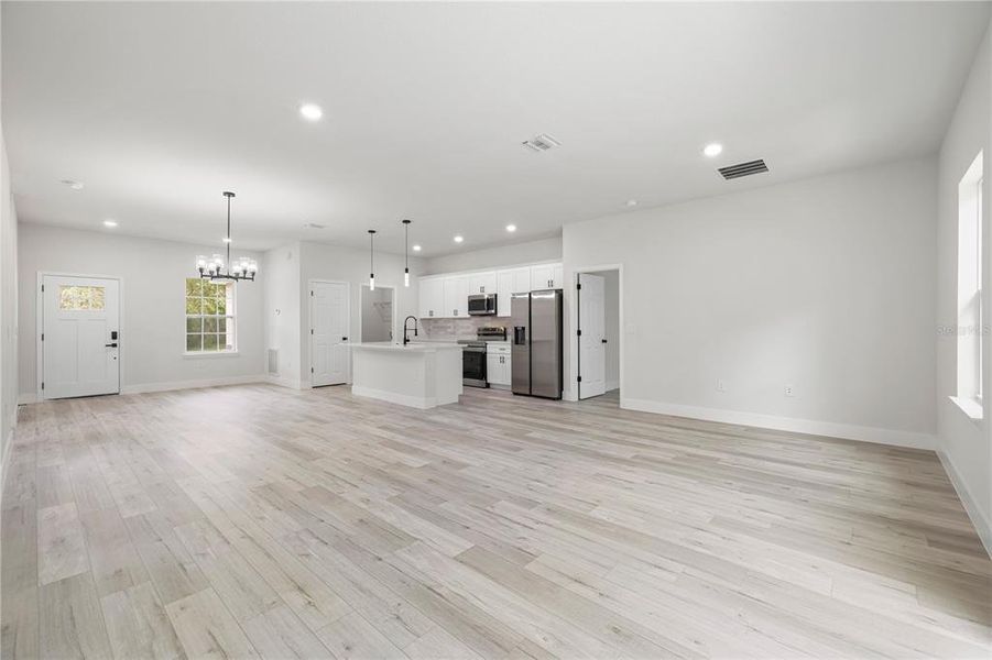 Spacious, unfurnished interior of a new home in , Citrus Springs (Image 11).