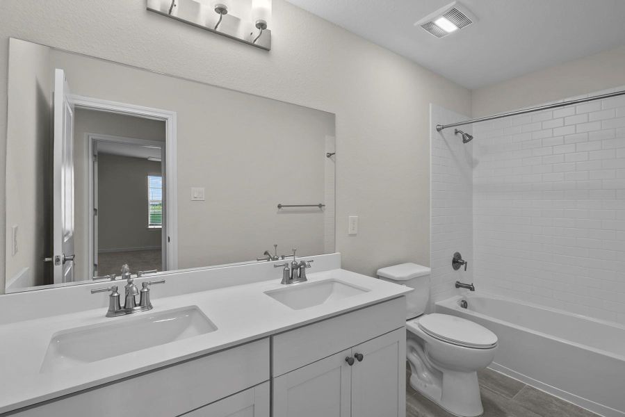 Hall bath 2 (*Photo not of actual home and used for illustration purposes only.)