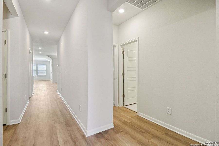 Spacious, unfurnished interior of a new home in Arcadia Ridge - Premier Series, San Antonio (Image 36).