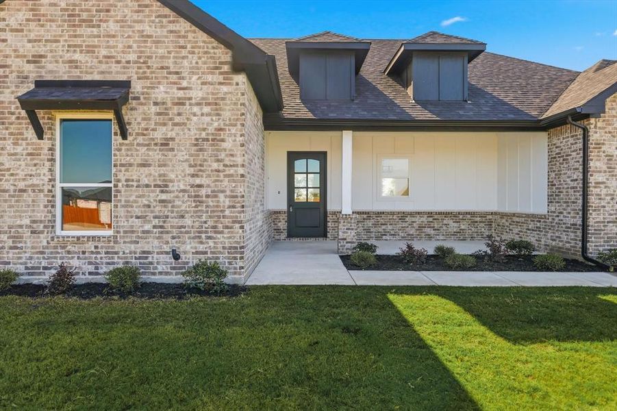 Exterior details and patio area of a home in , Sanger (Image 3).