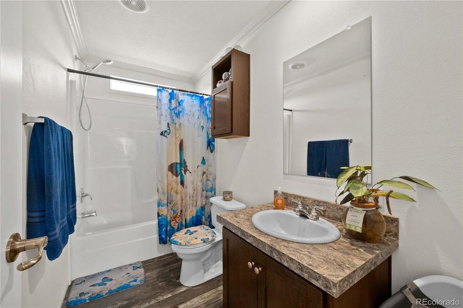 Furnished interior view inside a new home in , Cotopaxi (Image 17).