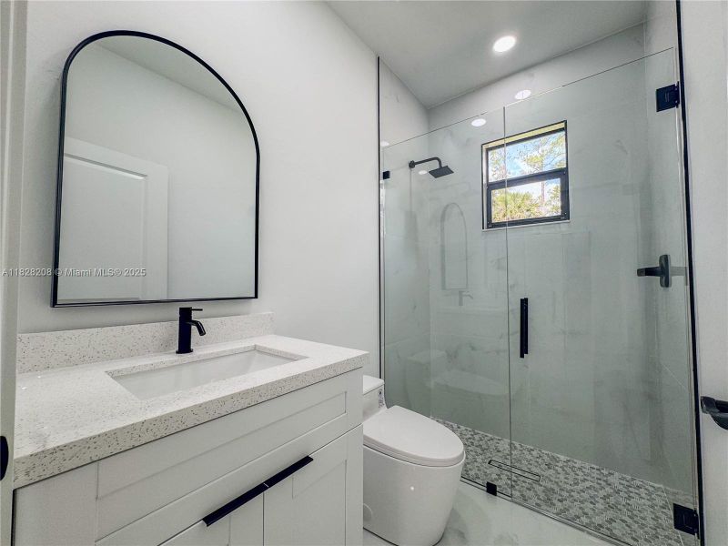 Spacious, unfurnished interior of a new home in , Lehigh Acres (Image 10).