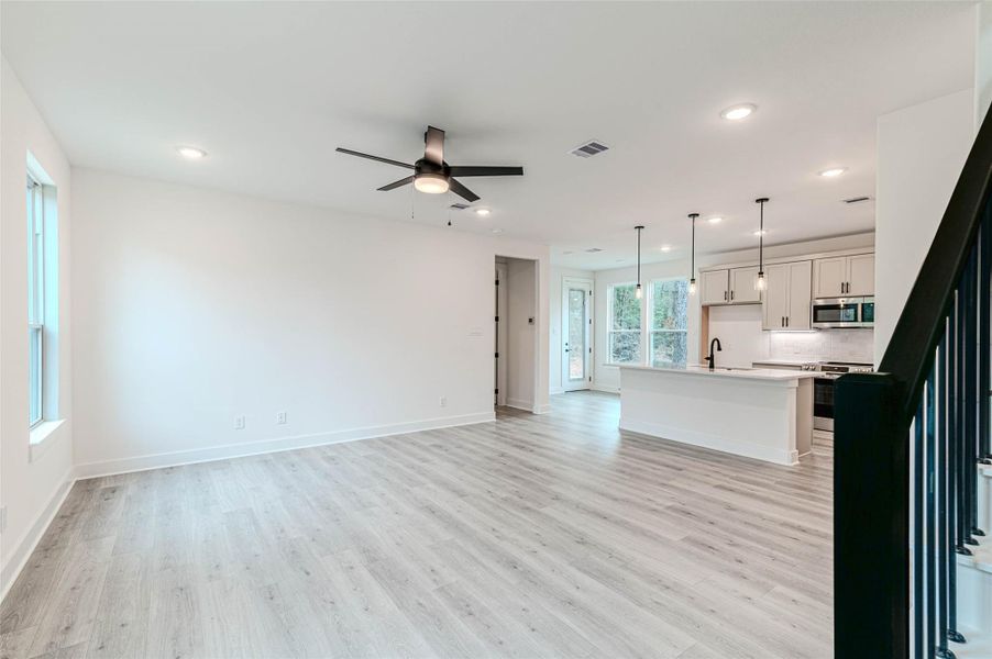 Spacious, unfurnished interior of a new home in , Huntsville (Image 21).