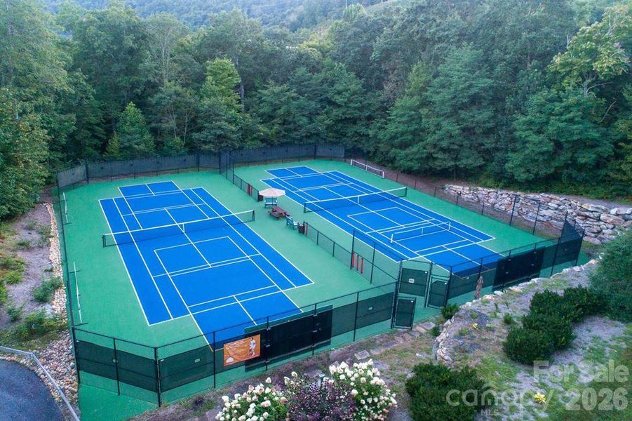 Community amenities in , Tuckasegee (Image 30). Community amenities in , Tuckasegee (Image 30).