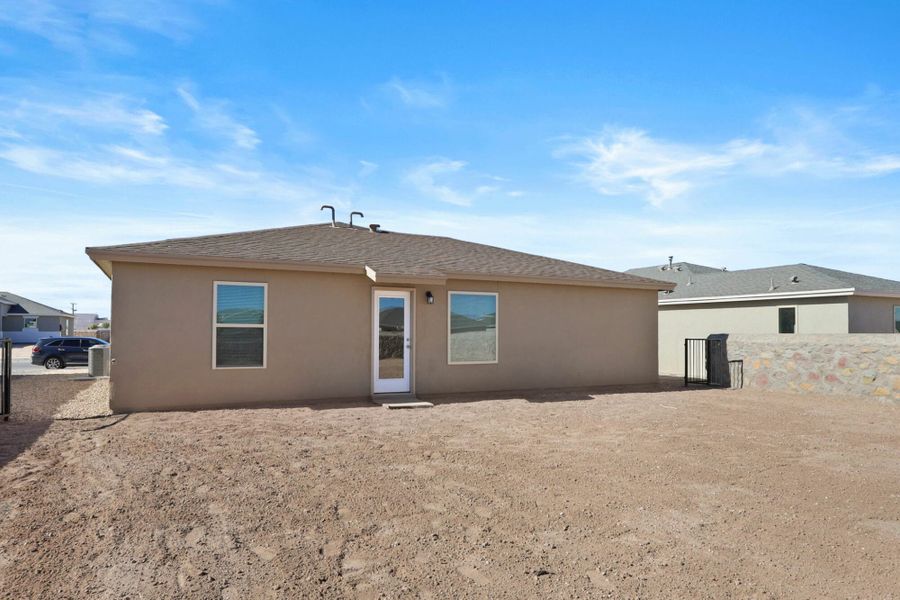 Exterior details and patio area of a home in Rancho Desierto Bello, El Paso (Image 4).