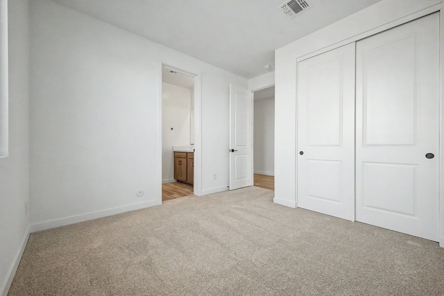 Spacious, unfurnished interior of a new home in Citrus Park, Goodyear (Image 13).