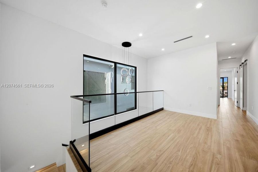 Spacious, unfurnished interior of a new home in , Fort Lauderdale (Image 50).