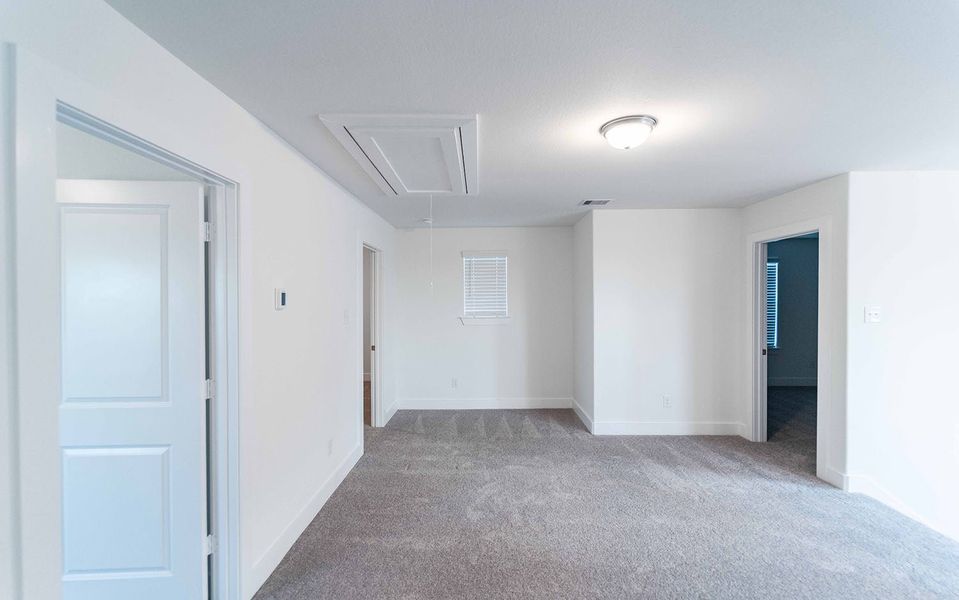 Spacious, unfurnished interior of a new home in River Ranch Meadows, Dayton (Image 16).