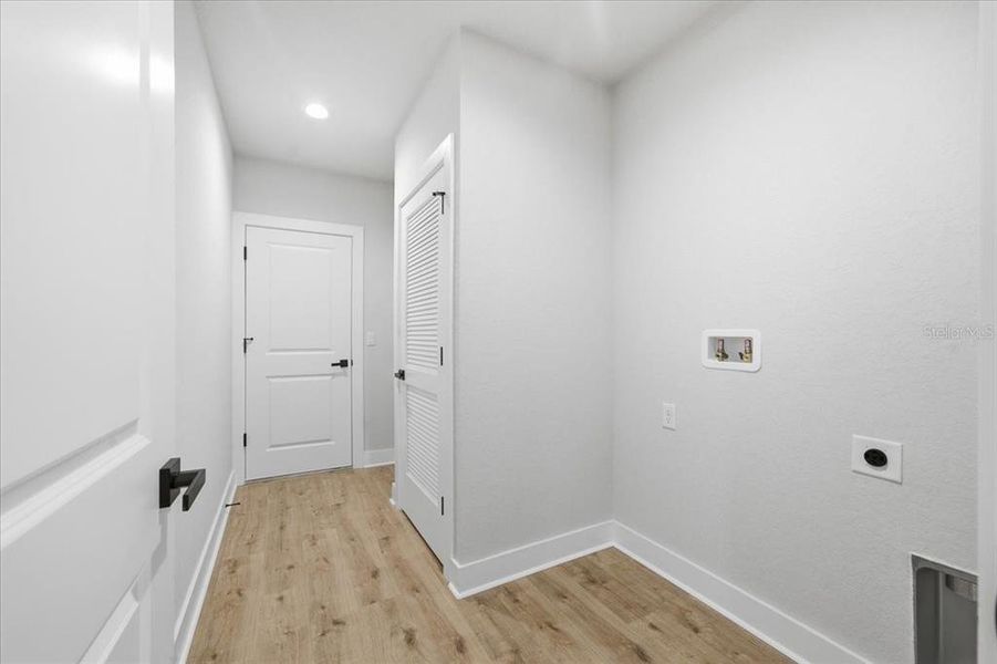 Spacious, unfurnished interior of a new home in , Weeki Wachee (Image 16).