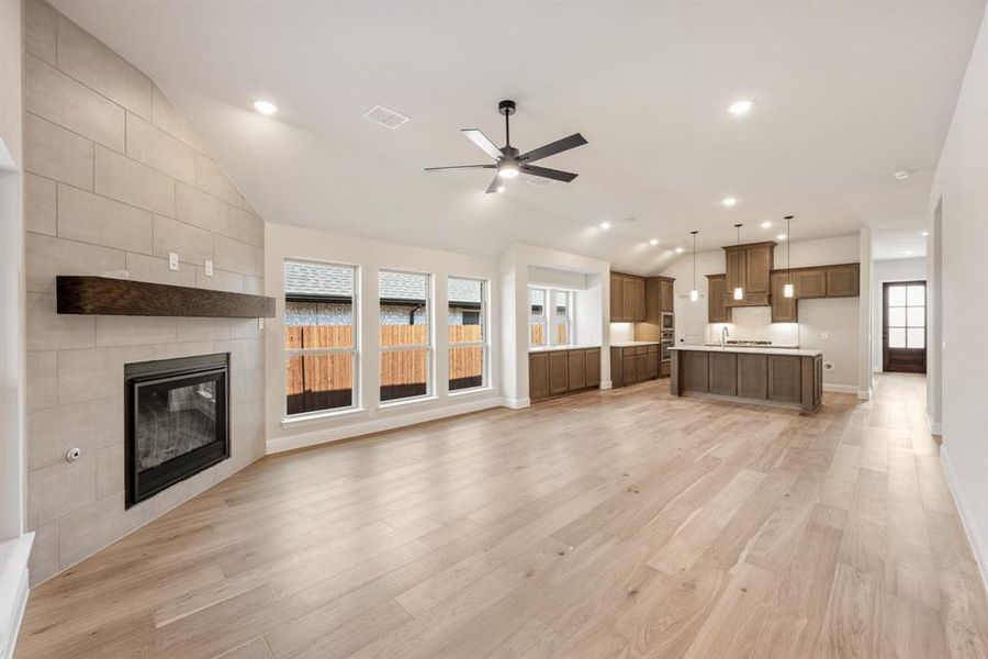 Spacious, unfurnished interior of a new home in Country Lakes Classic 50, Denton (Image 31).