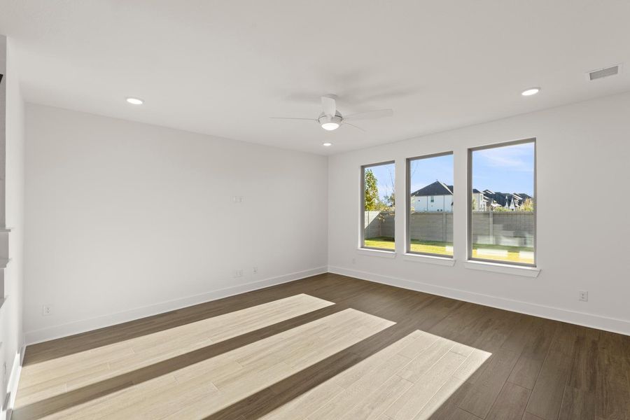 Spacious, unfurnished interior of a new home in Painted Tree, McKinney (Image 12).