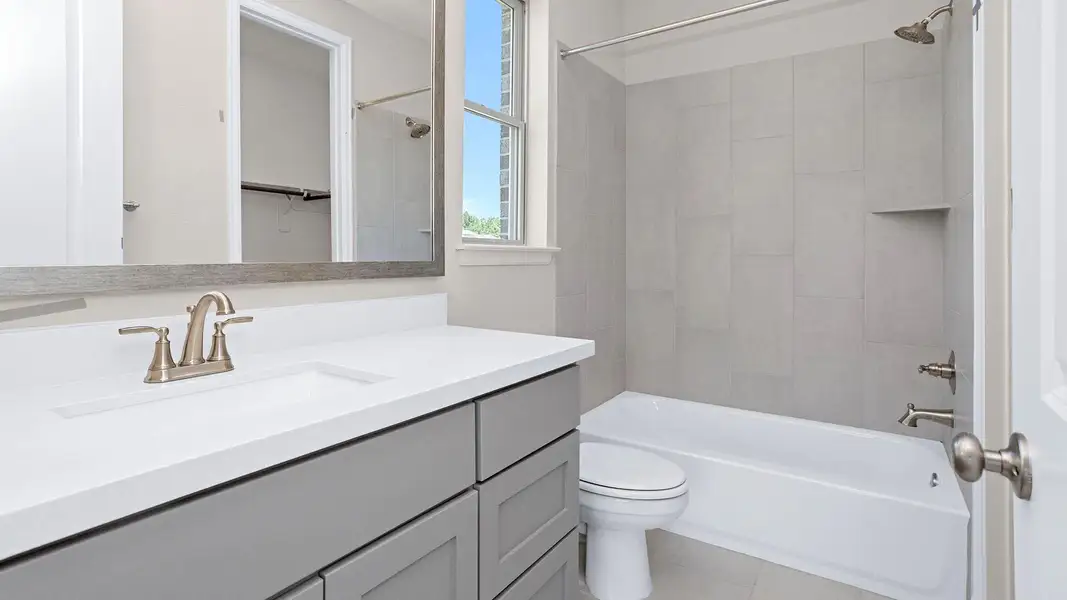 Furnished interior view inside a new home in Kresston 65', Magnolia (Image 7).