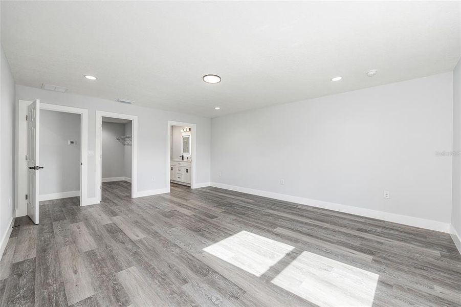 Spacious, unfurnished interior of a new home in , Summerfield (Image 14).