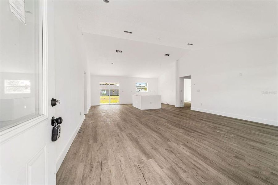 Spacious, unfurnished interior of a new home in , Ocala (Image 22).