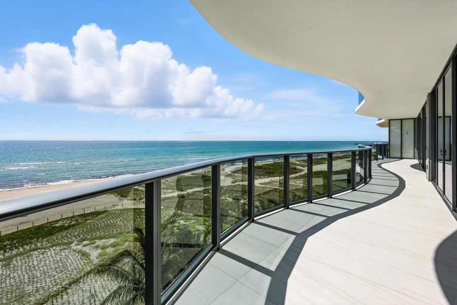 Exterior details and patio area of a home in Casamar, Pompano Beach (Image 3).