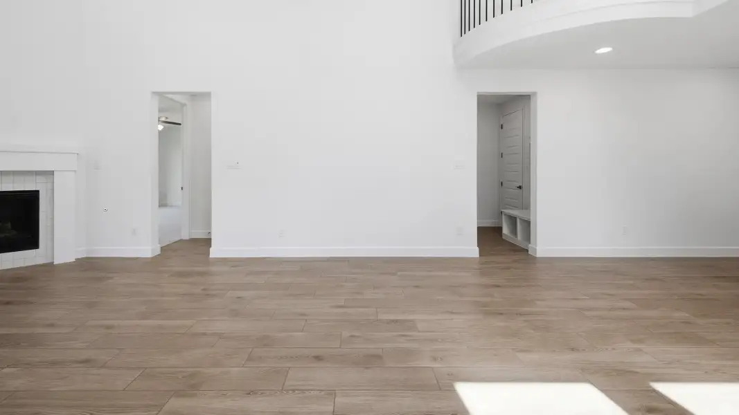 Spacious, unfurnished interior of a new home in Eliana, McKinney (Image 20).