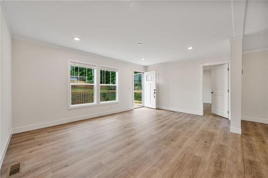 Spacious, unfurnished interior of a new home in , Gainesville (Image 12).