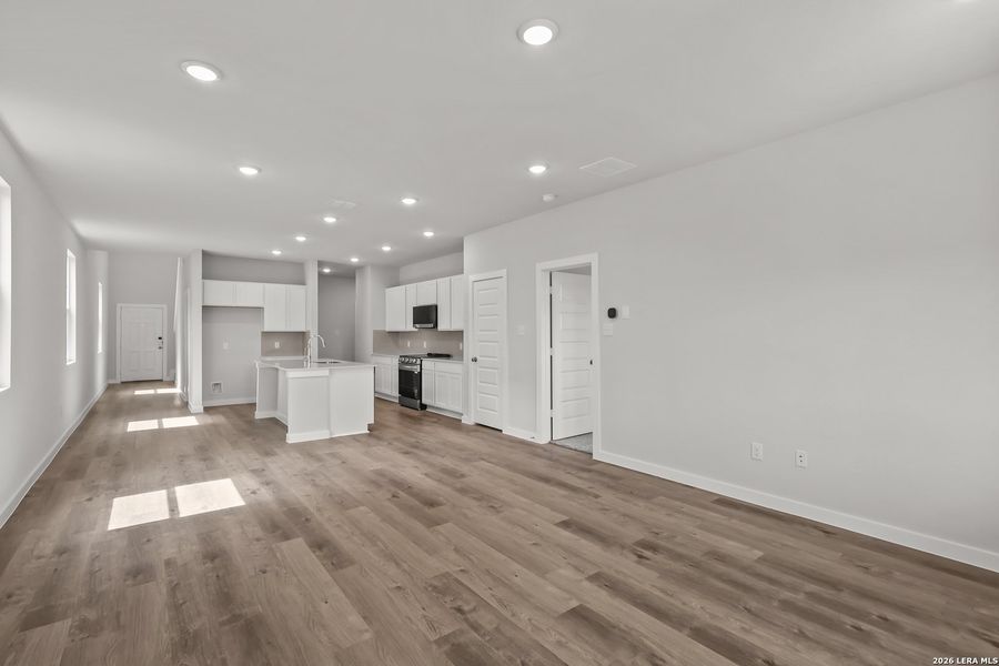 Spacious, unfurnished interior of a new home in Spring Creek, San Antonio (Image 34). Spacious, unfurnished interior of a new home in Spring Creek, San Antonio (Image 34).
