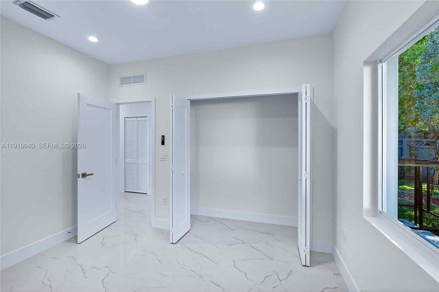 Spacious, unfurnished interior of a new home in , Miami (Image 45).