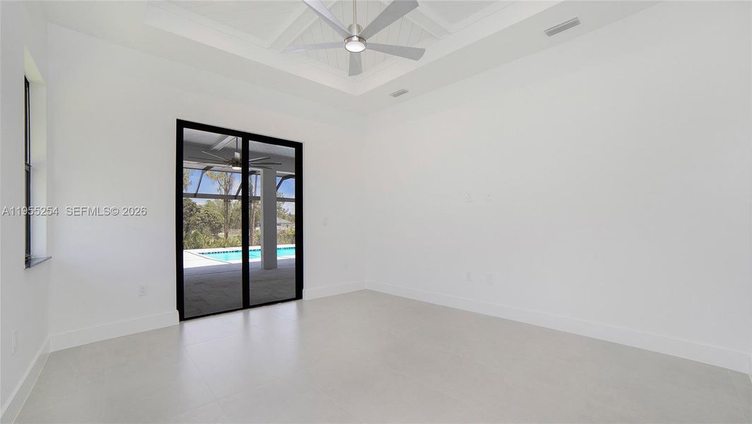 Spacious, unfurnished interior of a new home in , Naples (Image 25).