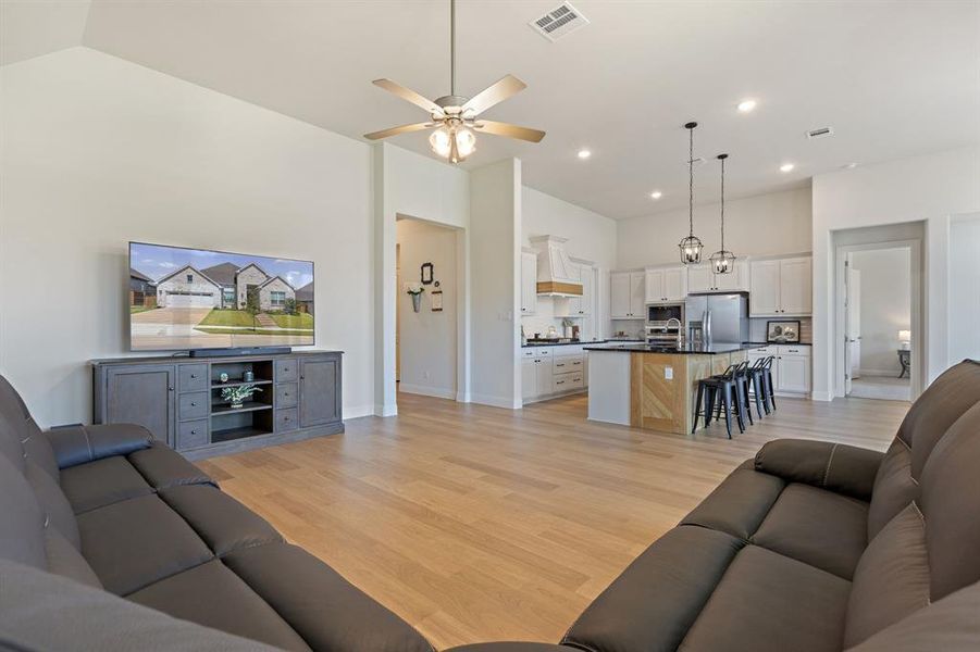 Furnished interior view inside a new home in Inspiration, Lucas (Image 12).