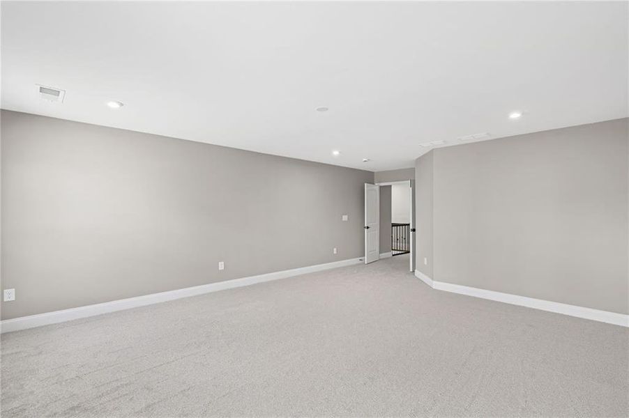 Spacious, unfurnished interior of a new home in Twin Lakes, Hoschton (Image 22).