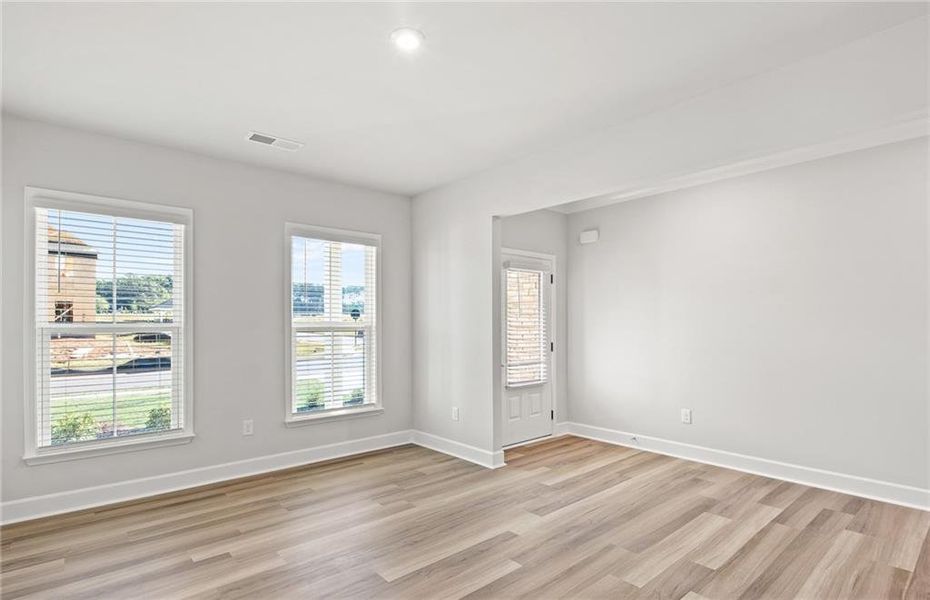 Spacious, unfurnished interior of a new home in Anderson Point Estates, McDonough (Image 10).