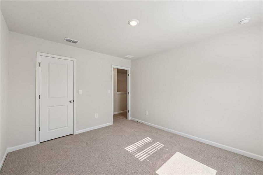 Spacious, unfurnished interior of a new home in The Oaks at Dawson, Dawsonville (Image 26).