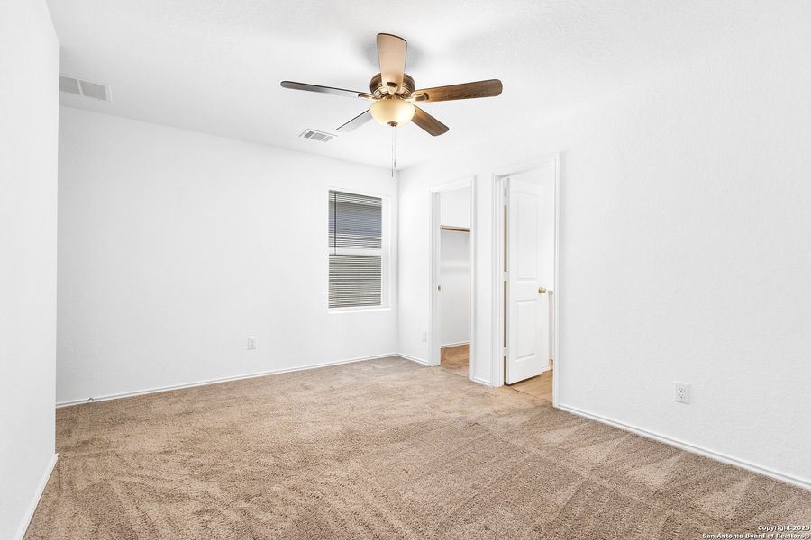 Spacious, unfurnished interior of a new home in Presa Point, San Antonio (Image 15). Spacious, unfurnished interior of a new home in Presa Point, San Antonio (Image 15).