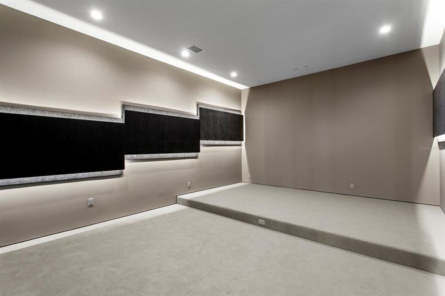 Spacious, unfurnished interior of a new home in , Tierra Verde (Image 46).