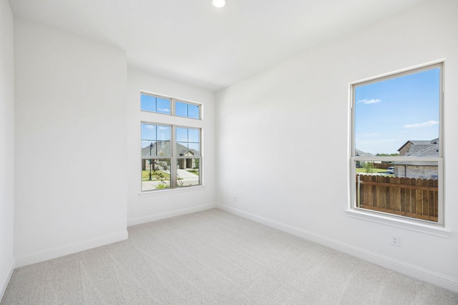 Spacious, unfurnished interior of a new home in Sheppard's Place, Waxahachie (Image 28).