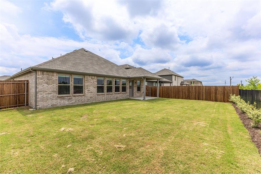 Exterior details and patio area of a home in Verandah, Royse City (Image 20).