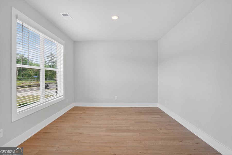 Spacious, unfurnished interior of a new home in The Fairways at Mirror Lake, Villa Rica (Image 16). Spacious, unfurnished interior of a new home in The Fairways at Mirror Lake, Villa Rica (Image 16).