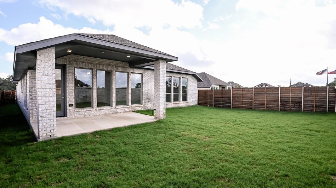 Exterior details and patio area of a home in Juniper Springs, Lockhart (Image 20).