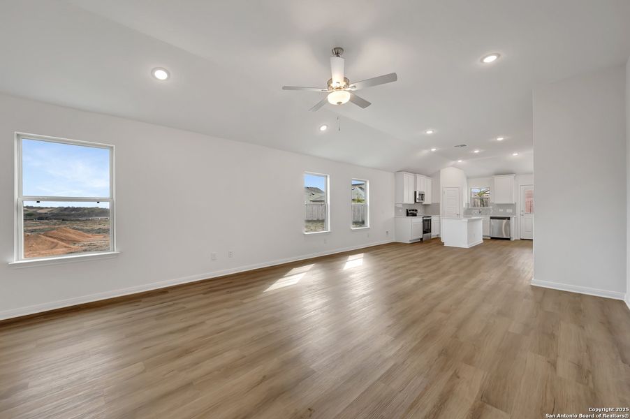 Spacious, unfurnished interior of a new home in Park Place, New Braunfels (Image 11).