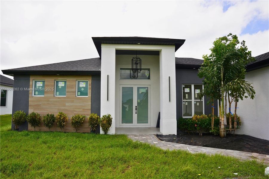 Exterior details and patio area of a home in , Cape Coral (Image 3).