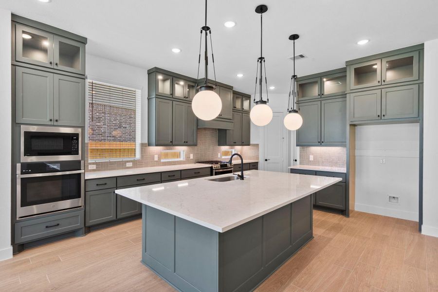 Furnished interior view inside a new home in Evergreen, Conroe (Image 8).