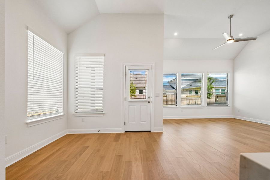 Spacious, unfurnished interior of a new home in Persimmon, Buda (Image 15).