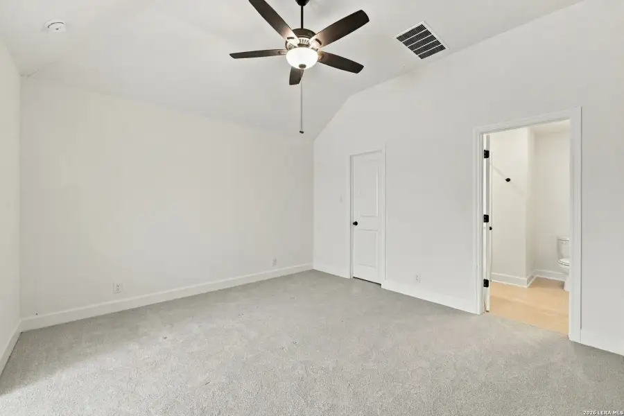 Spacious, unfurnished interior of a new home in Front Gate at Fair Oaks Ranch 70, Fair Oaks Ranch (Image 20). Spacious, unfurnished interior of a new home in Front Gate at Fair Oaks Ranch 70, Fair Oaks Ranch (Image 20).